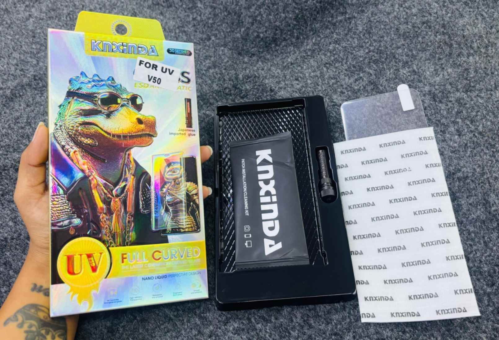 KNXiNDA UV CURVED GLASS AVAILABLE - 2