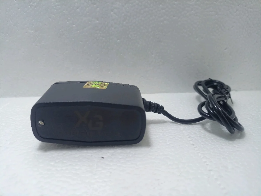 Xtreme Gold 3 Amp Solar Mobile Phone Charger - Black